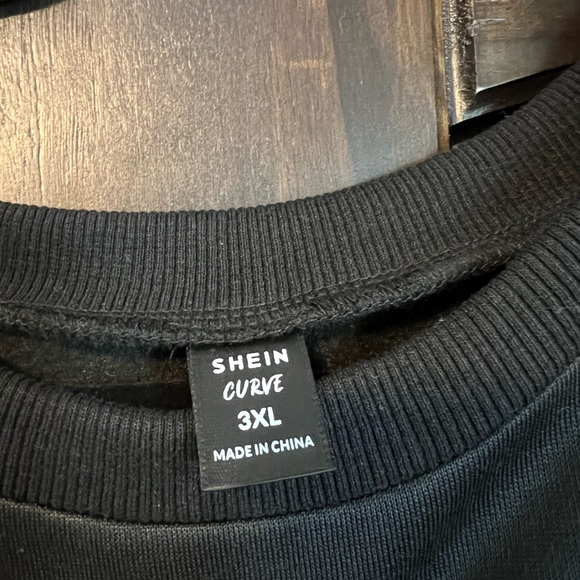 SHEIN Curve sweatshirt 3x fits like 2X - Picture 3 of 7
